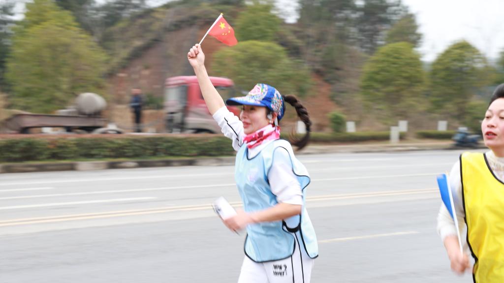 双创慧宜万家健康 共同缔造美好恩施——庆祝“三八”科普义诊暨健跑活动举行