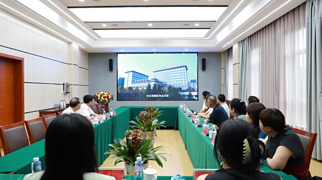 湖北省楚商联合会秘书长、武汉大学校友企业家联谊会秘书长蹇宏到湖北慧宜医疗集团调研