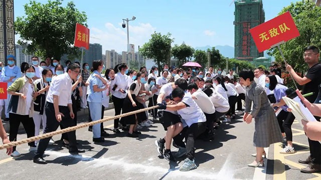 致敬青春！湖北慧宜医疗集团举行庆“五四”拔河比赛