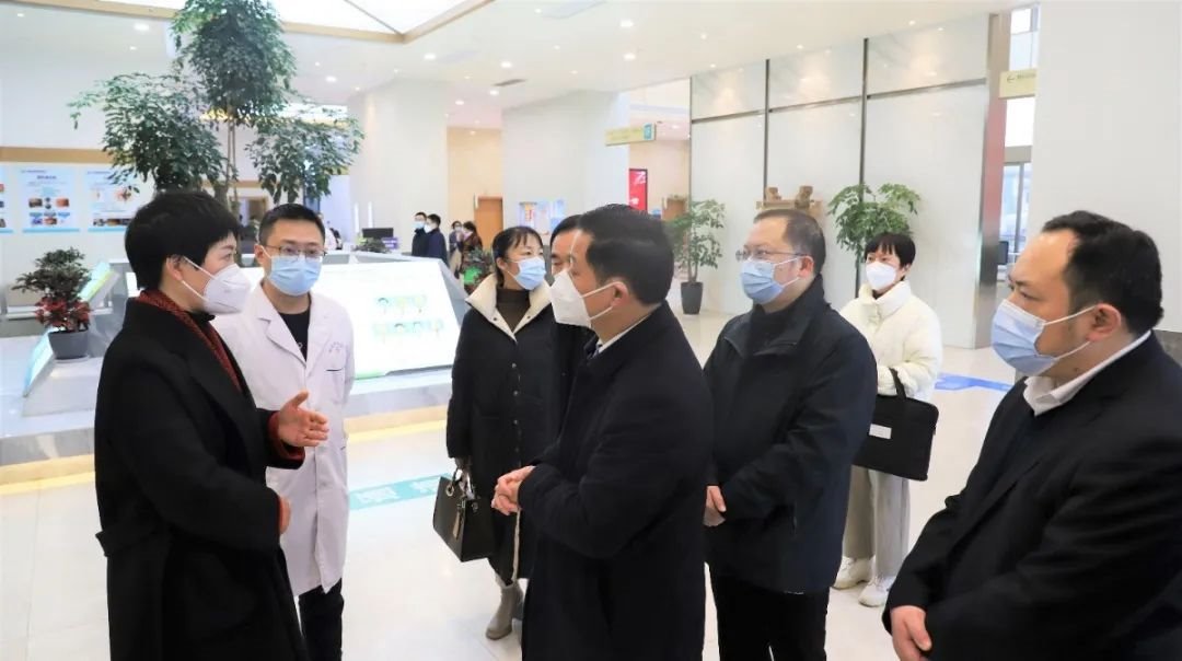 慧宜头条 || 向红林看望慰问湖北慧宜医疗集团医护人员